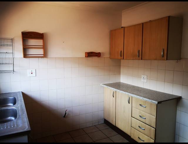3 BEDROOM SIMPLEX RENTED IN HAYFIELDS